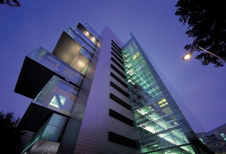 центр гражданского правосудия в манчестере, великобритания. гражданские центры. современная японская архитектура. центр гражданского судопроизводства, манчестер, великобритания. Manchester civil justice centre, united kingdom.