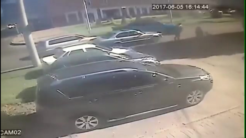 Двух школьниц на скорости сбила иномарка в