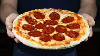 Пицца Пепперони на тонком тесте как в пиццерии Pizza Pepperoni American style