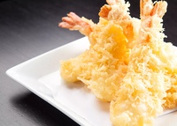 Стрипсы куриные. Tranquilla креветки темпура. Королевские креветки темпура. Креветки темпура. Панировка темпура.