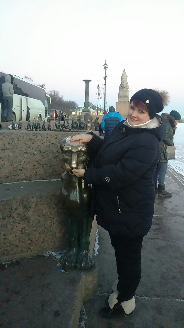 Юля Литвинова