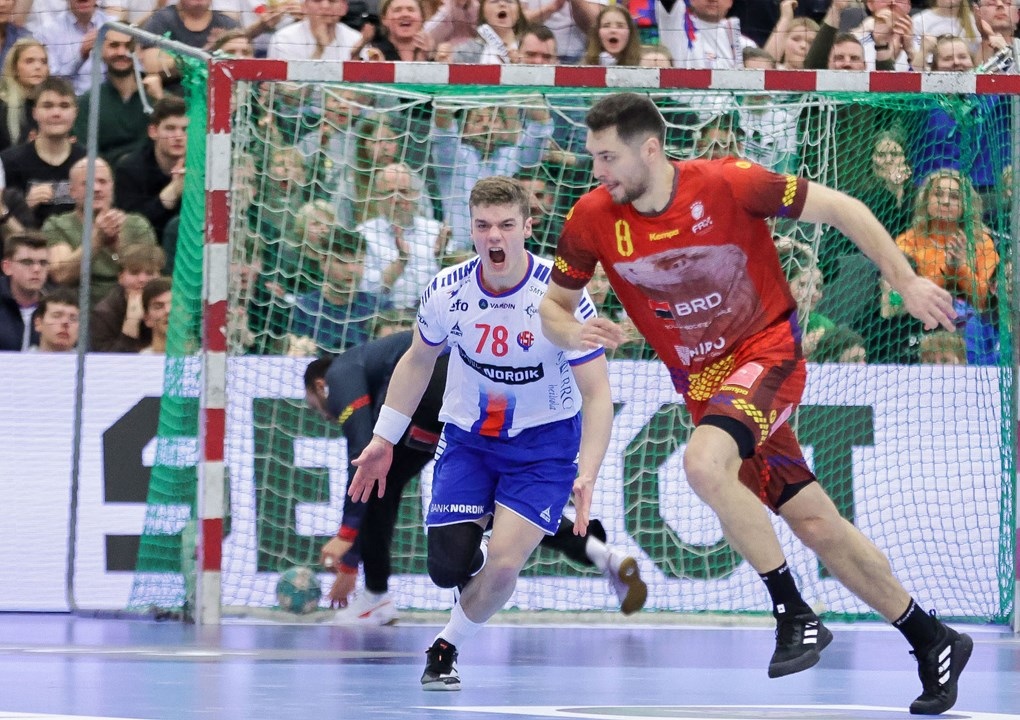 ЧЕ-2024. Мальчики повзрослели. Амбидекстр и бомбардир из "Киля" и "Берлина" тащат Острова в Европу, изображение №3