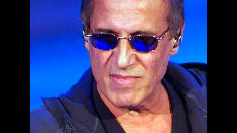 Adriano Celentano Sanremo 2012 La cumbia di chi