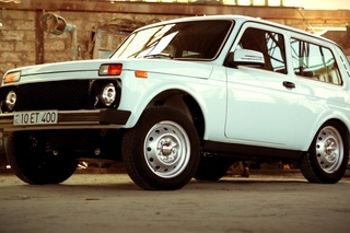 Lada Niva 4x4 / $