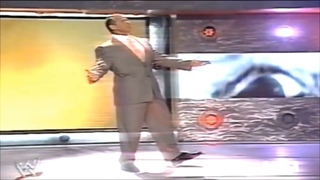 Mr. McMahon/Чувак идёт по сцене прикол
