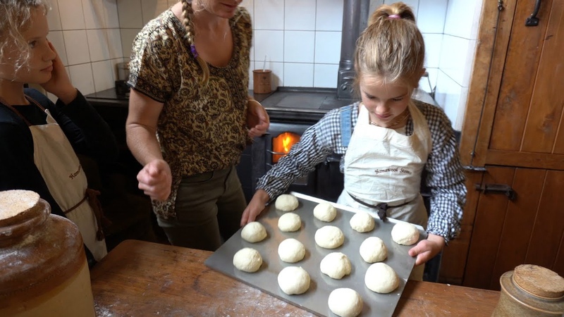 Plain White Buns, Woodstove Baking (for Beginners